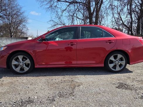 Used 2012 Toyota Camry SE FWD image 1