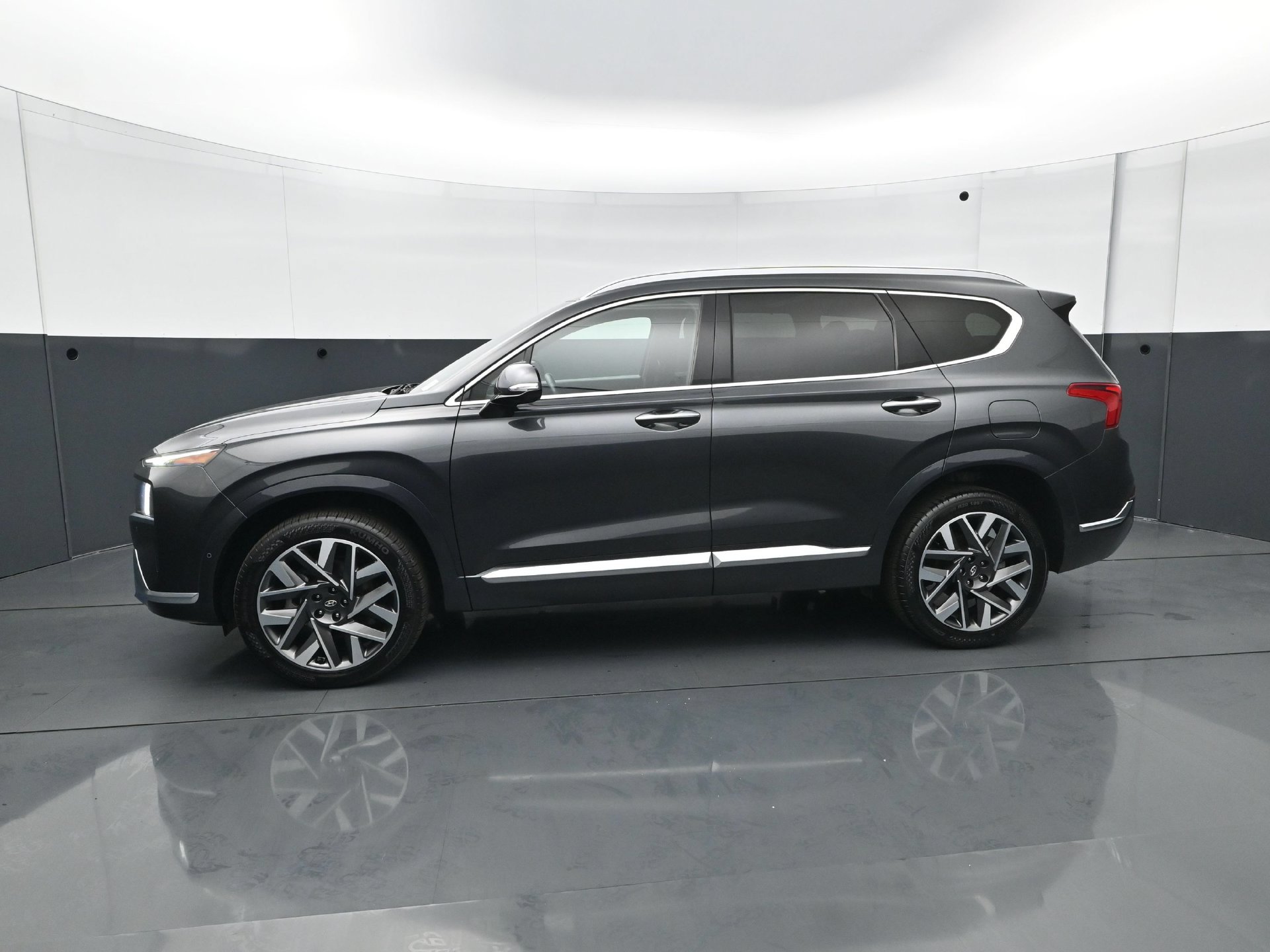 Used 2022 Hyundai Santa Fe Calligraphy AWD/4WD image 3