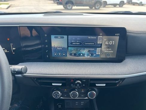 Used 2025 Nissan Kicks SV FWD image 8