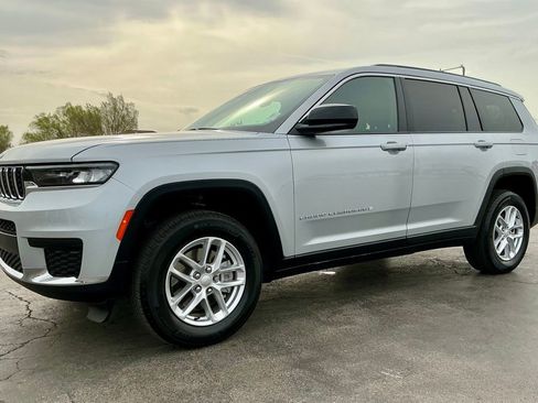 Used 2025 Jeep Grand Cherokee L Laredo image 7