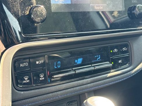 Used 2017 Toyota Corolla SE w/ Carpet Mat Package (TMS) FWD image 21