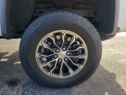 Used 2022 Chevrolet Colorado ZR2 w/ LPO, Power Package AWD/4WD image 9