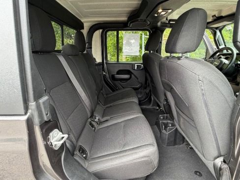 Used 2021 Jeep Gladiator Sport AWD/4WD image 9