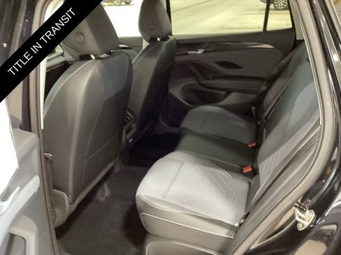 Used 2025 Volkswagen Tiguan SE w/ Panoramic Sunroof Package AWD/4WD image 11
