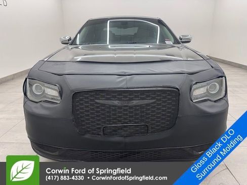 Used 2022 Chrysler 300 Touring w/ Sport Appearance Package image 7