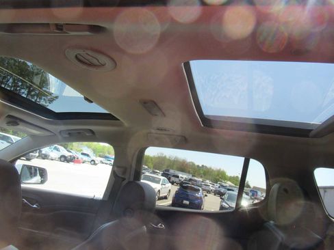 Used 2020 GMC Acadia SLT w/ LPO, Floor Liner Package image 19