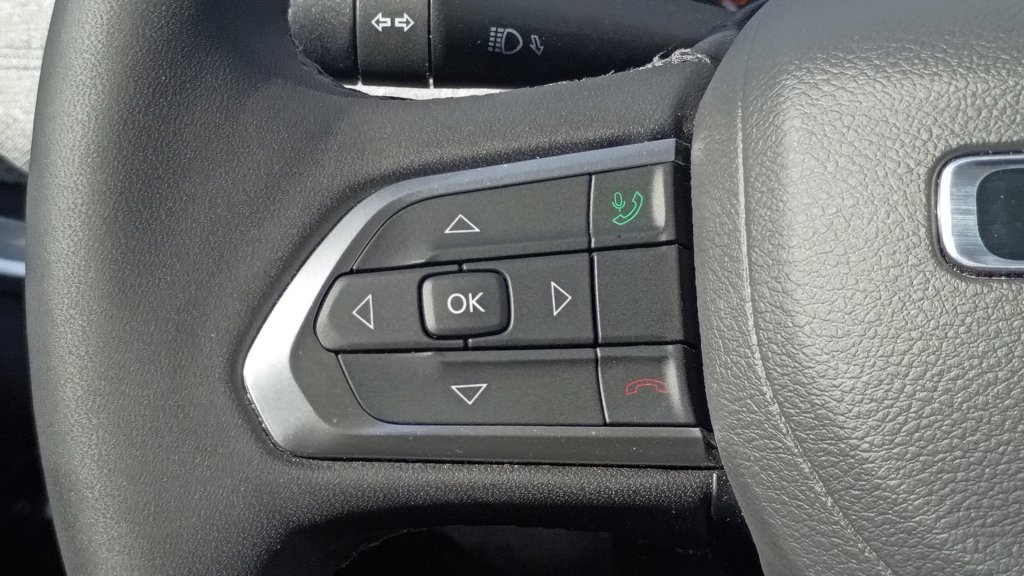Used 2025 Jeep Compass Latitude AWD/4WD image 26