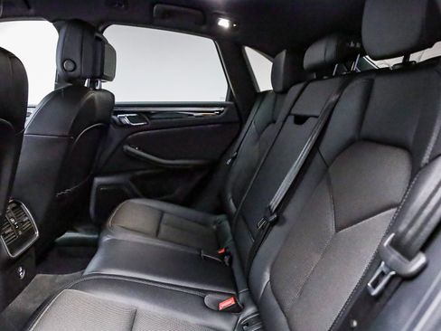 Used 2025 Porsche Macan image 22