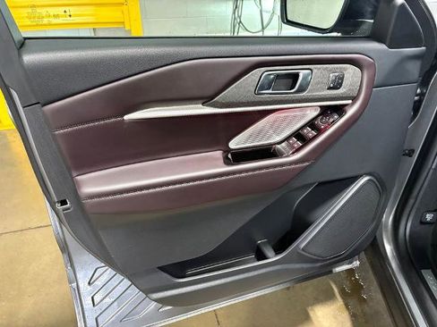 Certified 2025 Ford Explorer Platinum AWD/4WD image 17