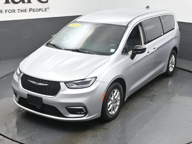Used 2024 Chrysler Pacifica Touring-L FWD image 51