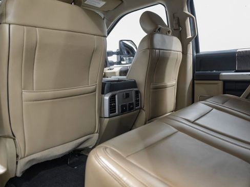 Used 2019 Ford F250 Lariat w/ Lariat Value Package AWD/4WD image 38