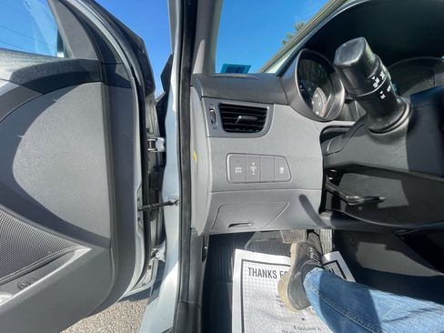 Used 2013 Hyundai Elantra GLS w/ Preferred Pkg image 16