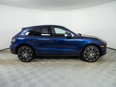 Certified 2023 Porsche Macan AWD/4WD image 27