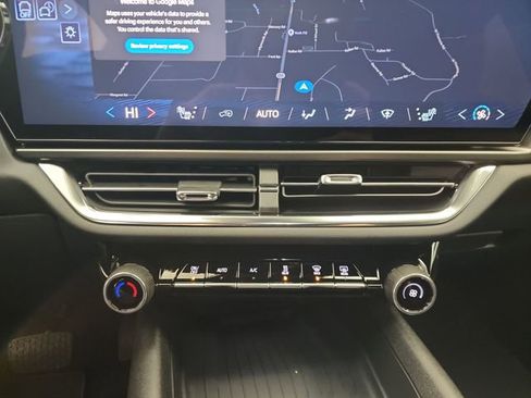 New 2026 Chevrolet Equinox EV LT image 18