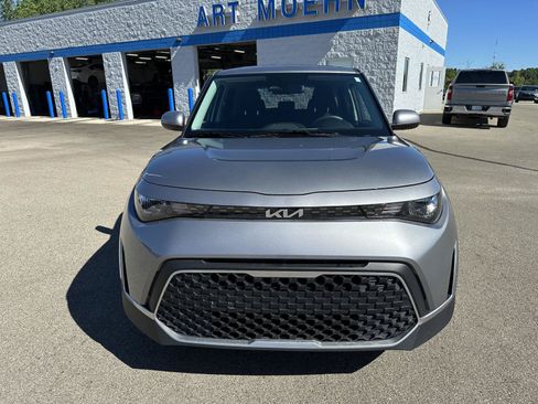 Used 2025 Kia Soul LX w/ LX Technology Package FWD image 9