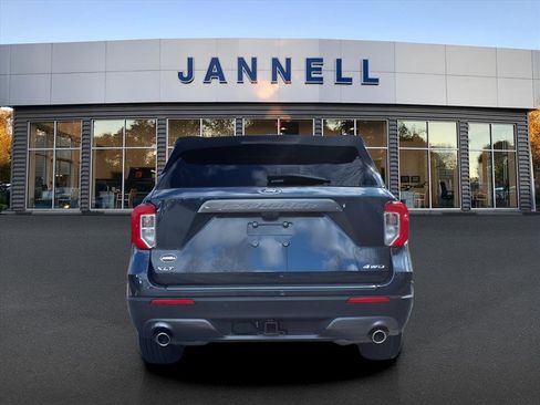 Used 2022 Ford Explorer XLT w/ Equipment Group 202A image 6