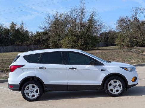 Used 2019 Ford Escape S image 9