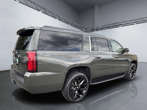Used 2019 Chevrolet Suburban LT w/ Luxury Package image 7
