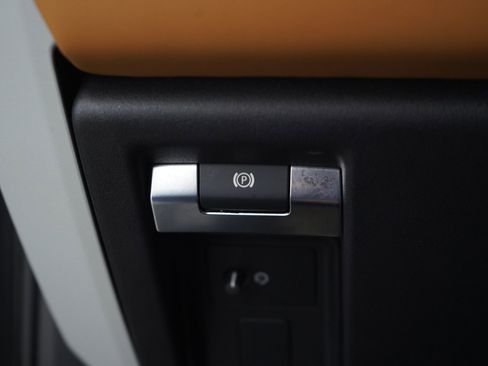 Used 2023 Land Rover Defender 130 First Edition image 28