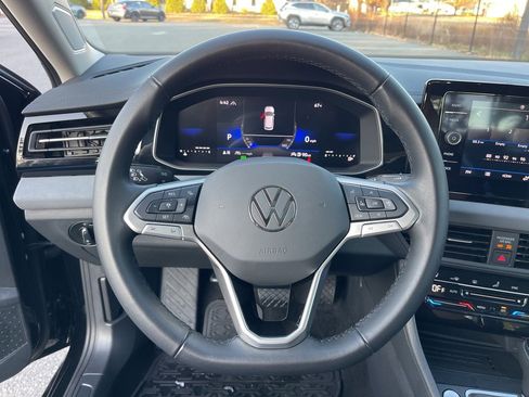 Used 2025 Volkswagen Jetta SE w/ Sunroof Package image 19