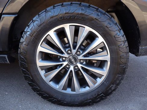 Used 2015 Lincoln Navigator 4WD image 43