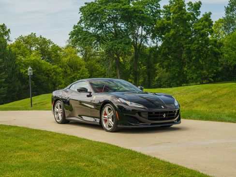Used 2019 Ferrari Portofino RWD image 3