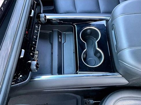 Used 2025 Chevrolet Tahoe Z71 image 18