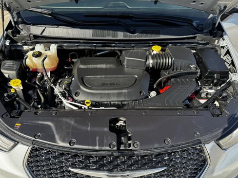 Used 2023 Chrysler Pacifica Limited image 35