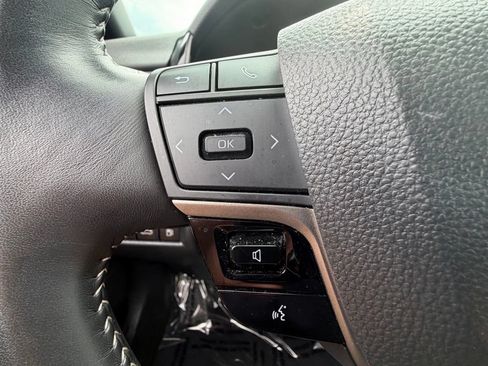 Used 2025 Toyota Camry SE FWD image 25