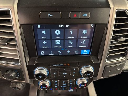 Used 2016 Ford F150 Platinum w/ Equipment Group 701A Luxury AWD/4WD image 9