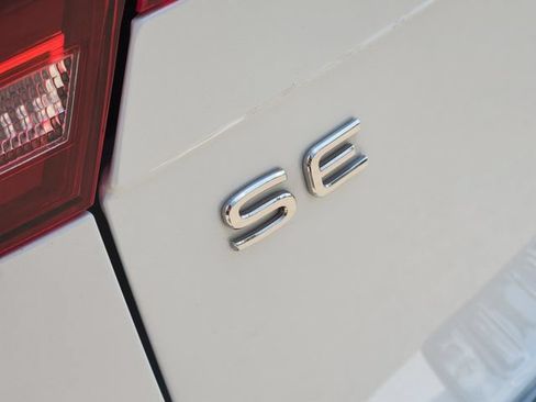 Used 2022 Volkswagen Tiguan SE R-Line FWD image 12