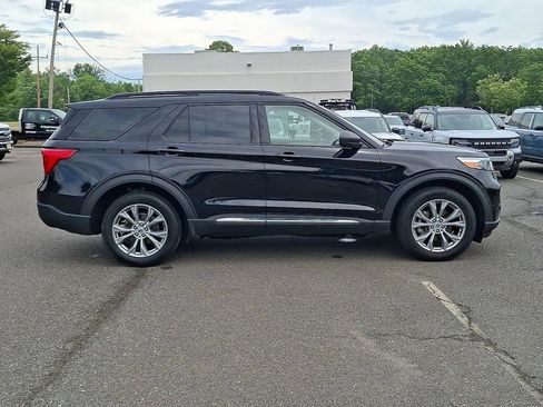 Used 2023 Ford Explorer XLT w/ Equipment Group 202A AWD/4WD image 10