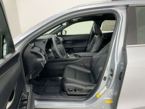 New 2025 Lexus UX 300h FWD image 5