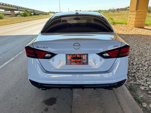 Used 2025 Nissan Altima 2.5 SR FWD image 4