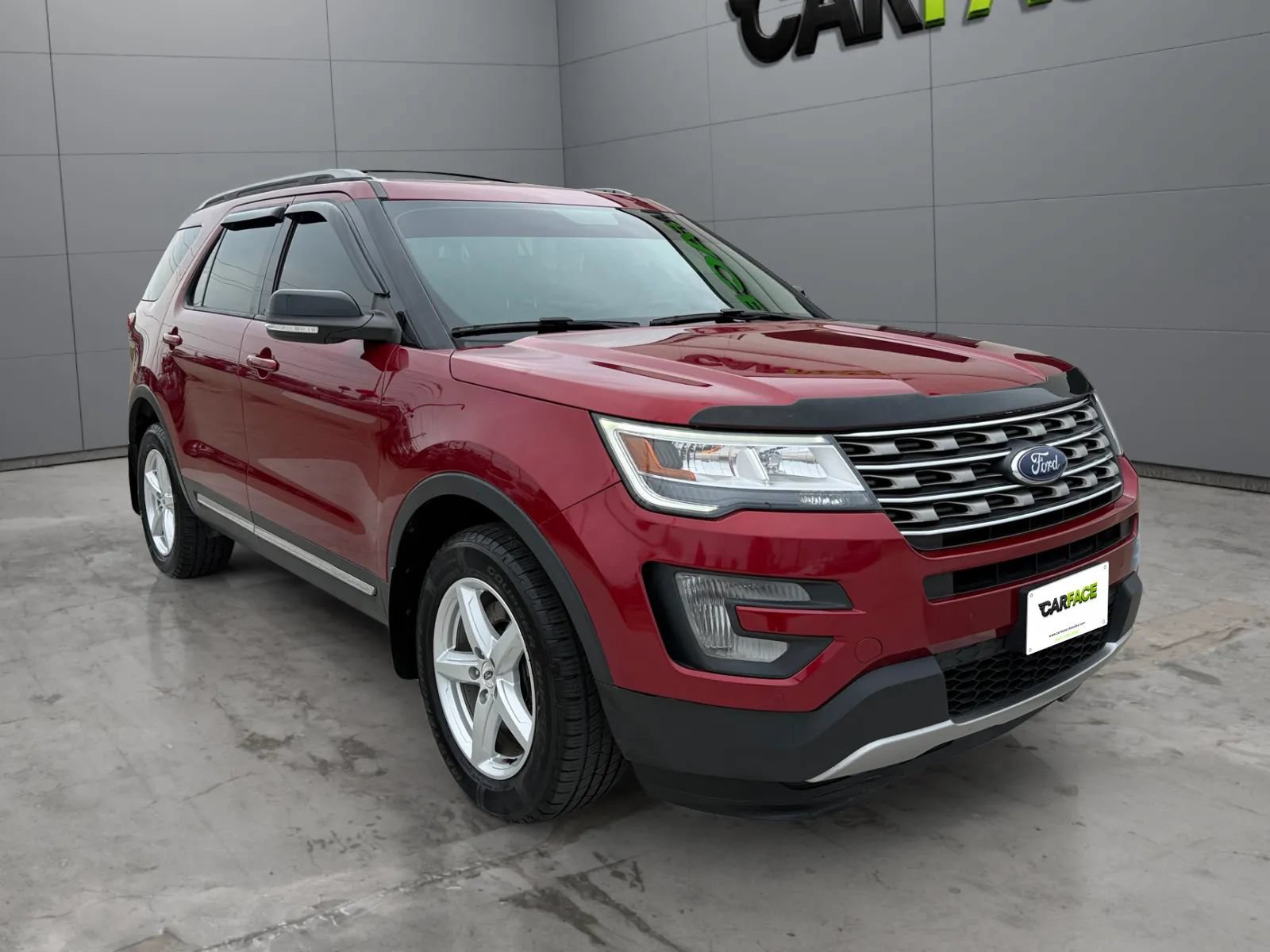 Used 2017 Ford Explorer XLT w/ Equipment Group 202A AWD/4WD image 4