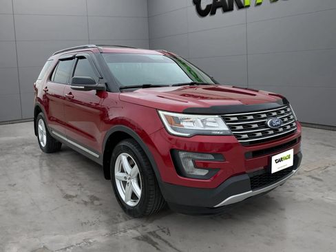 Used 2017 Ford Explorer XLT w/ Equipment Group 202A AWD/4WD image 4