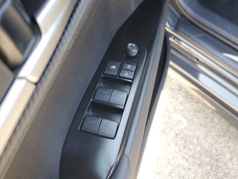 Used 2025 Toyota Camry SE image 17