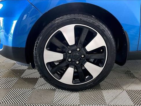 Used 2019 Kia Soul + FWD image 8