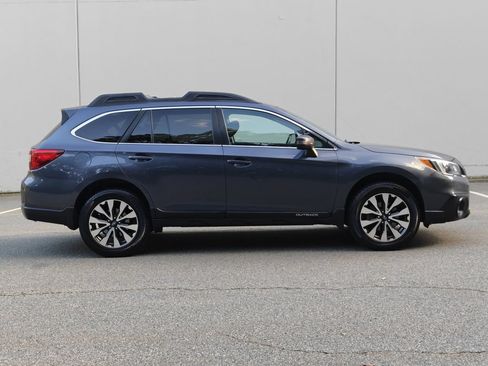 Used 2017 Subaru Outback 3.6R Limited AWD/4WD image 2