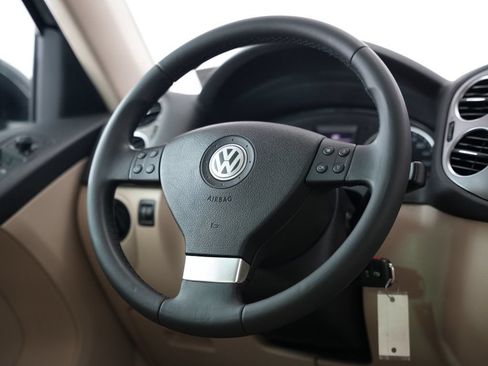 Used 2010 Volkswagen Tiguan SE AWD/4WD image 11