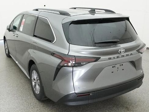 New 2026 Toyota Sienna XLE image 6