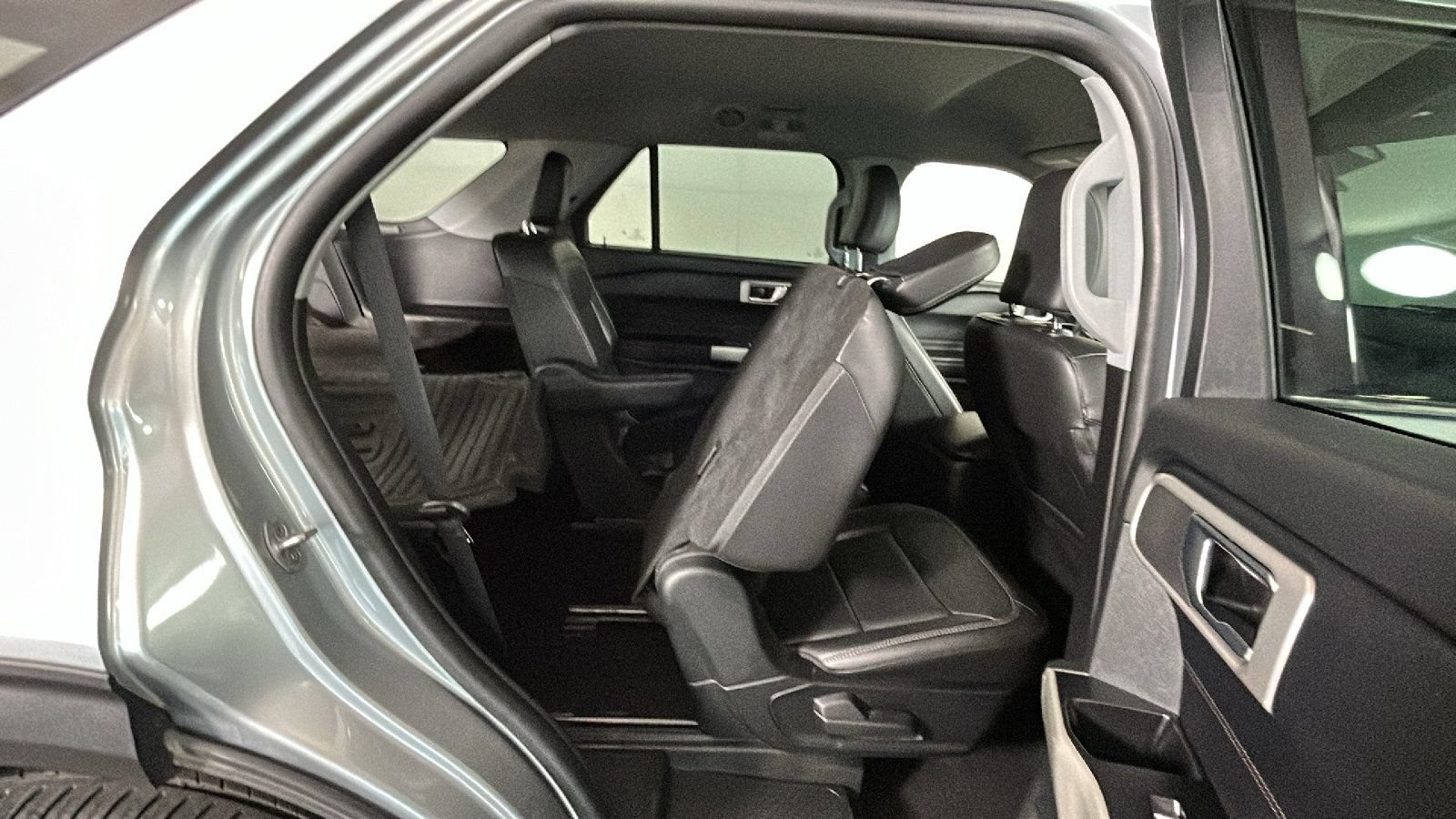 Used 2022 Ford Explorer XLT AWD/4WD image 34