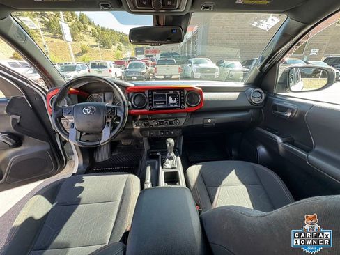 Used 2020 Toyota Tacoma TRD Off-Road AWD/4WD image 4