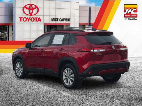 Certified 2025 Toyota Corolla Cross LE FWD image 3