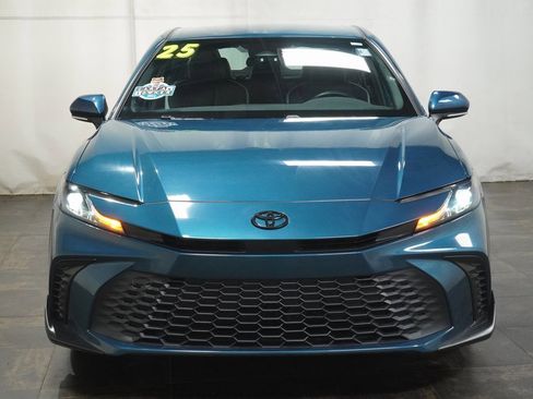 Certified 2025 Toyota Camry Hybrid image 8