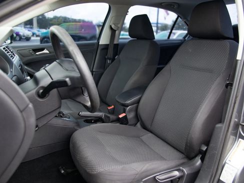 Used 2013 Volkswagen Jetta S FWD image 12