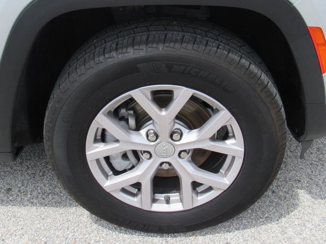 Used 2022 Jeep Grand Cherokee Limited AWD/4WD image 10