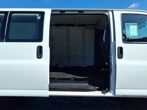 Used 2014 GMC Savana 2500 Extended RWD image 11