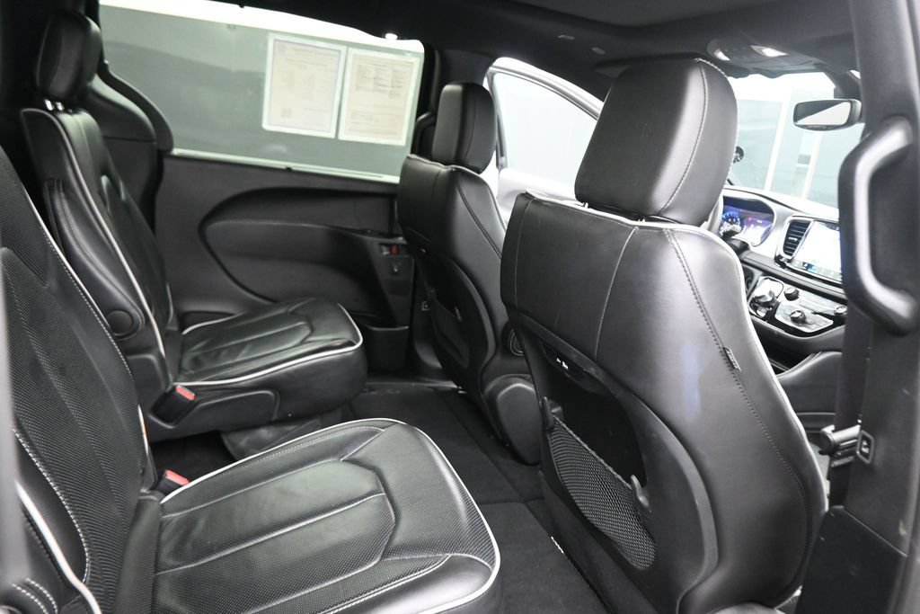 Used 2025 Chrysler Pacifica Limited FWD image 48