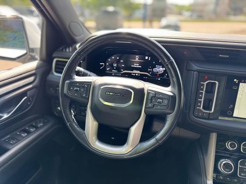Used 2022 GMC Yukon XL Denali w/ Denali Premium Package AWD/4WD image 22